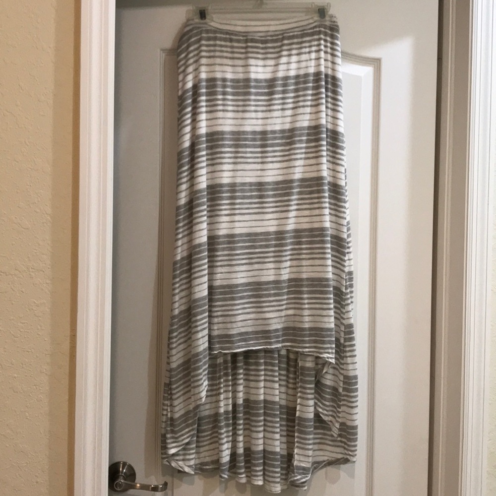 NEW gray & white skirt by Green Envelope M